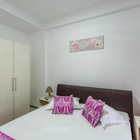 Apartment Nacis *